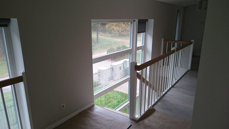 Landing railing on the first floor